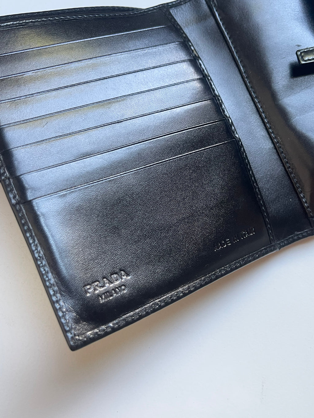 90's Minimalist Leather Wallet - 1995-2000